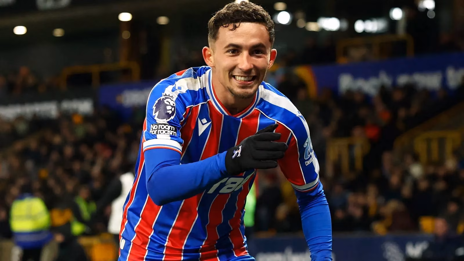crystal-palace-cruise-past-wolves-as-pino-and-munoz-shine-at-molineux-image-0